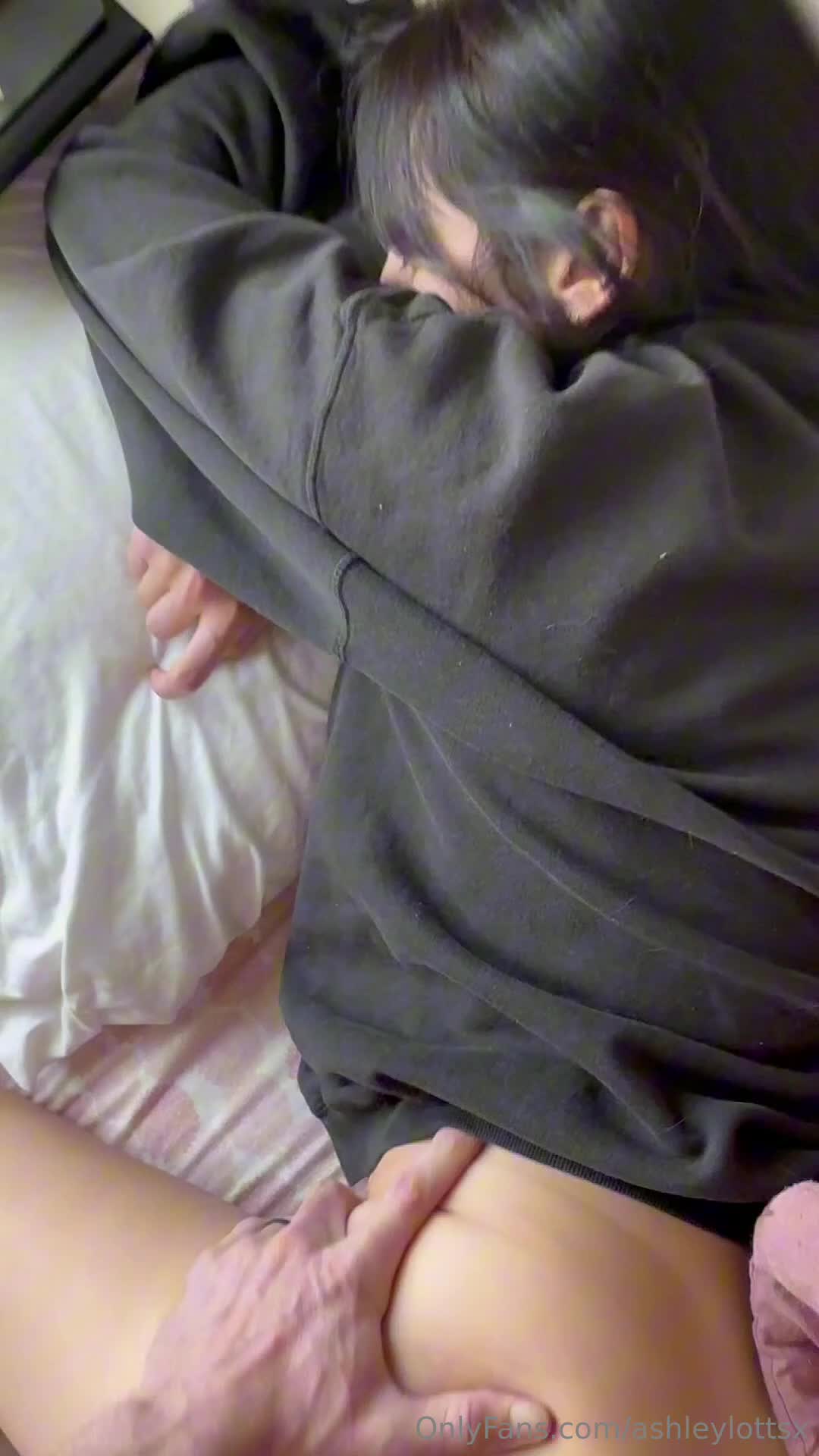 Ashleylottsx - I love being a free use slut. Billy pulls down my pants whil..