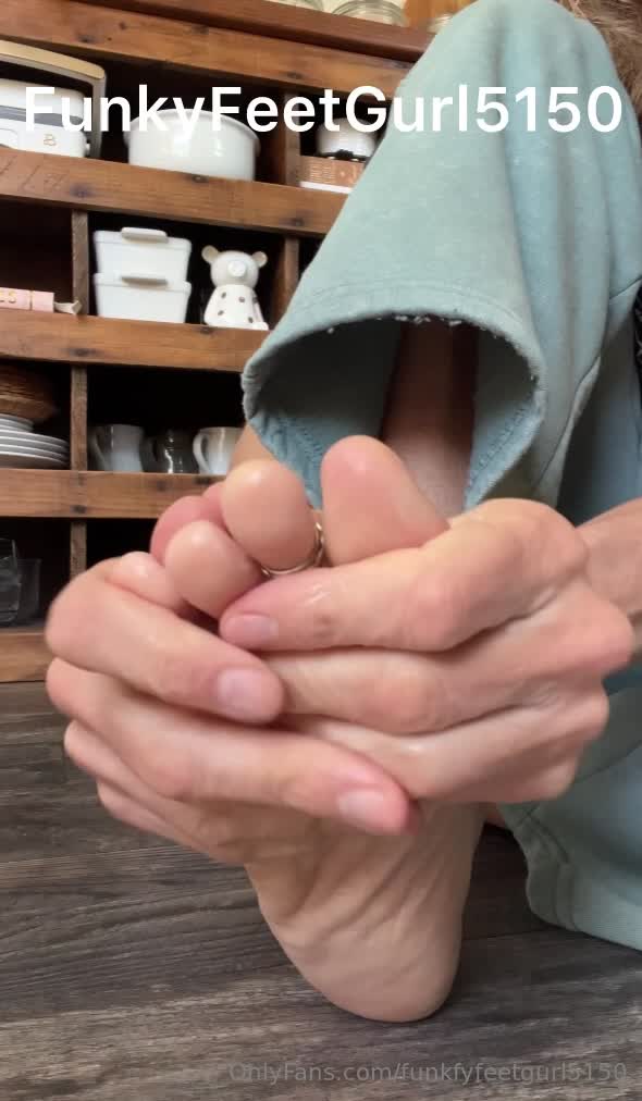 Funkfyfeetgurl5150 -  Listen to the sound of my voice...