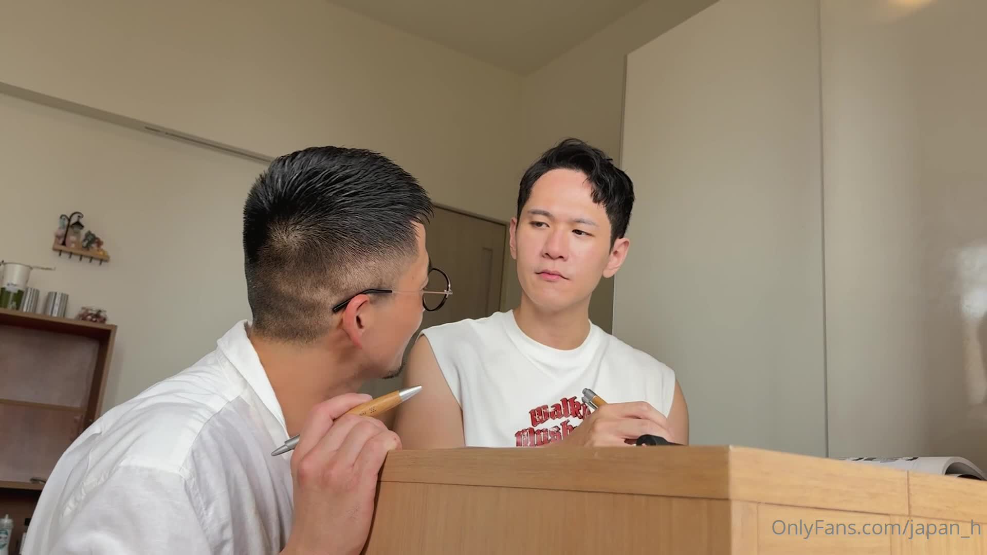 Japan_h - 【 禁断の授業 】イケメン台湾人と家庭教師ぼ間で始まった禁断のレッスン。最初は何気ないスキンシップだったが、教師の視線..