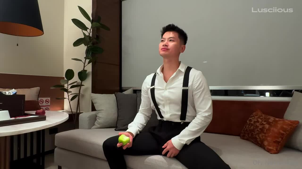 Nainoi9999 - 224 - Luxury hotel, sculpted body... wanna know how the nigh..