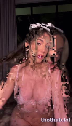 Lyna Perez wet and oiled up twerk