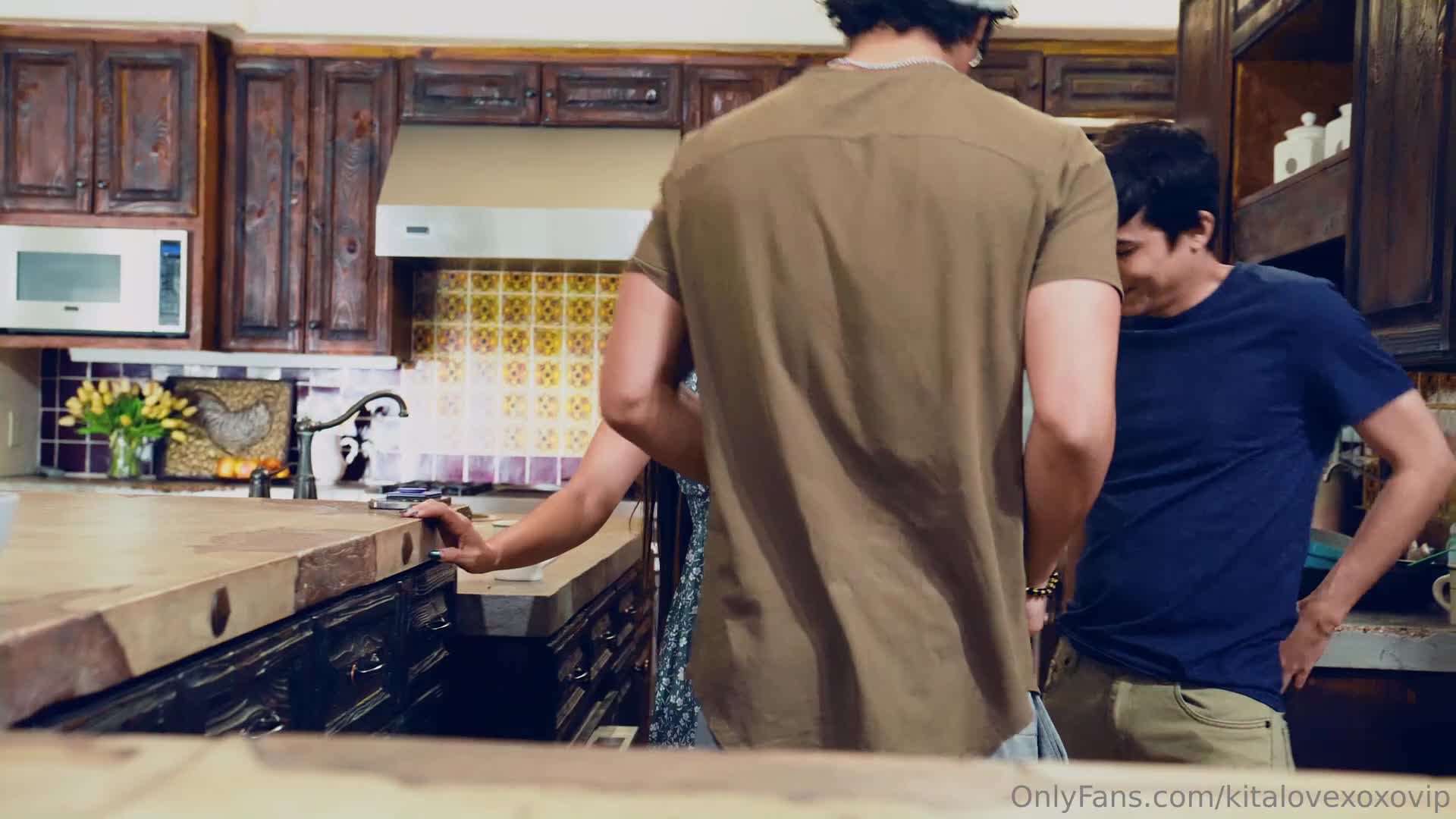 Kitalovexoxovip - Your girlfriend has a Free Use Deal with her Step-Brother th..