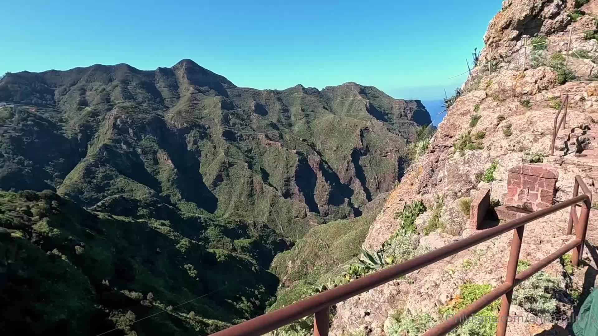 Anna.ralphs - GM guys I’ve never filmed myself like this before — someth..