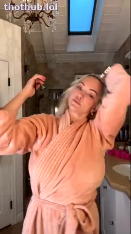 Lindsey Pelas Most Naked Live