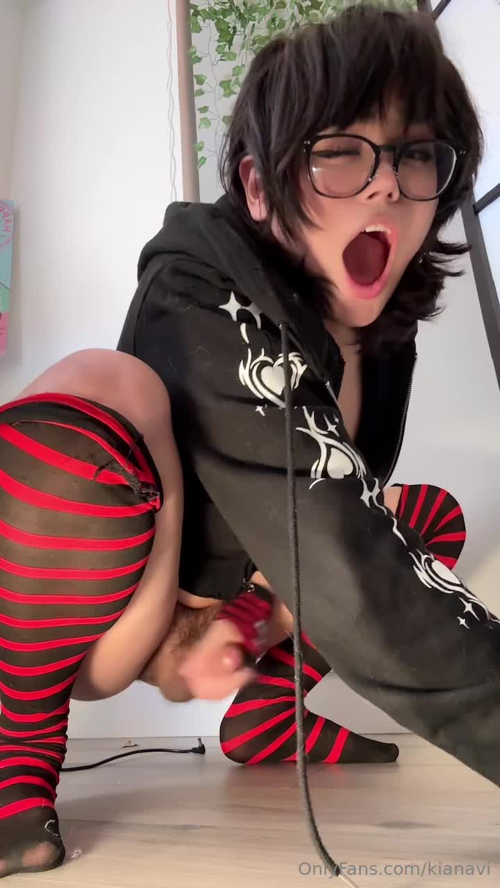 Kianavi - Here’s the full video of me touching myself last night ‍..