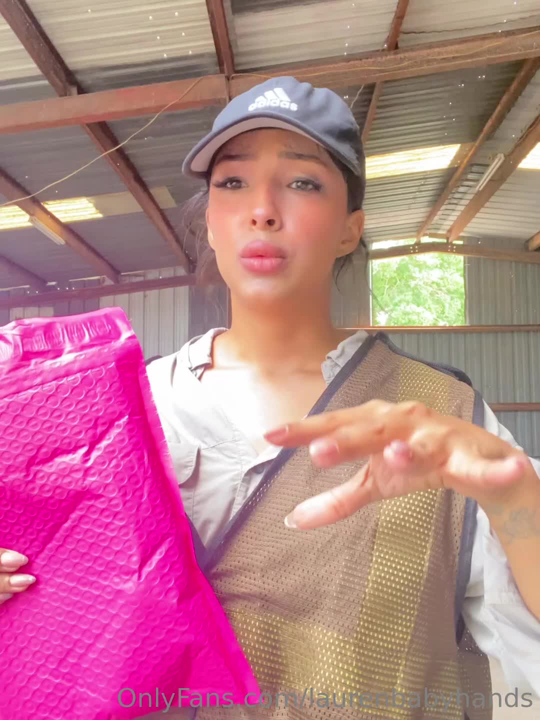 Laurenbabyhands - Let me help you with that package