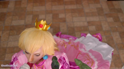 Lana rain cosplay princess peach