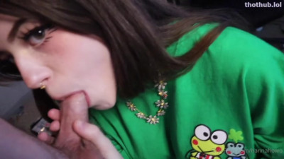 Hannaowo Sucking dick